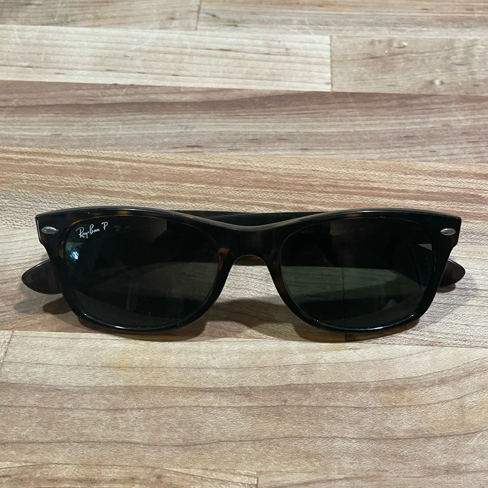 Ray-Ban Tortoiseshell Wayfarer Sunglasses with Dark Green Lenses (SEE DETAILS)